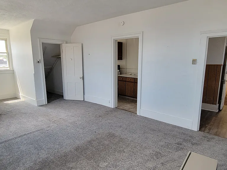 324 W 9th St — Photo 7