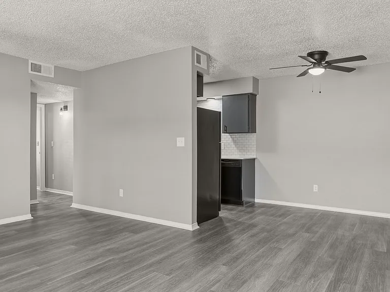 Timberwood Apartments — Photo 9