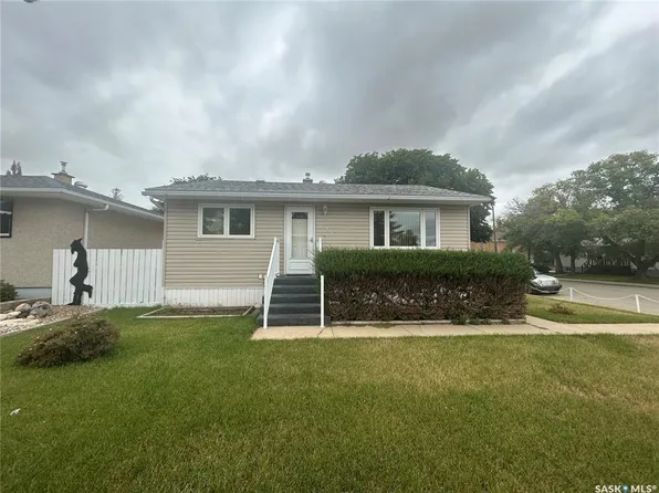 706 Vaughan STREET W, Moose Jaw, SK S6H 5N5