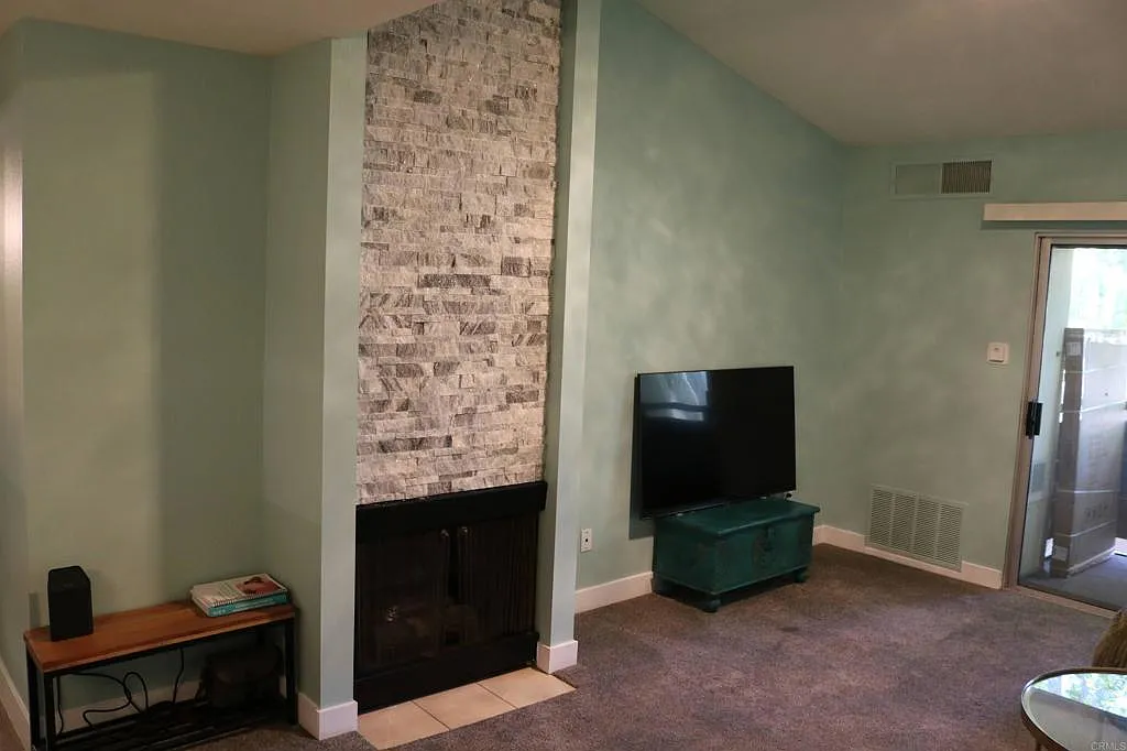 1 bed, 1.0 bath, 422 sqft, $2,000 — Photo 3