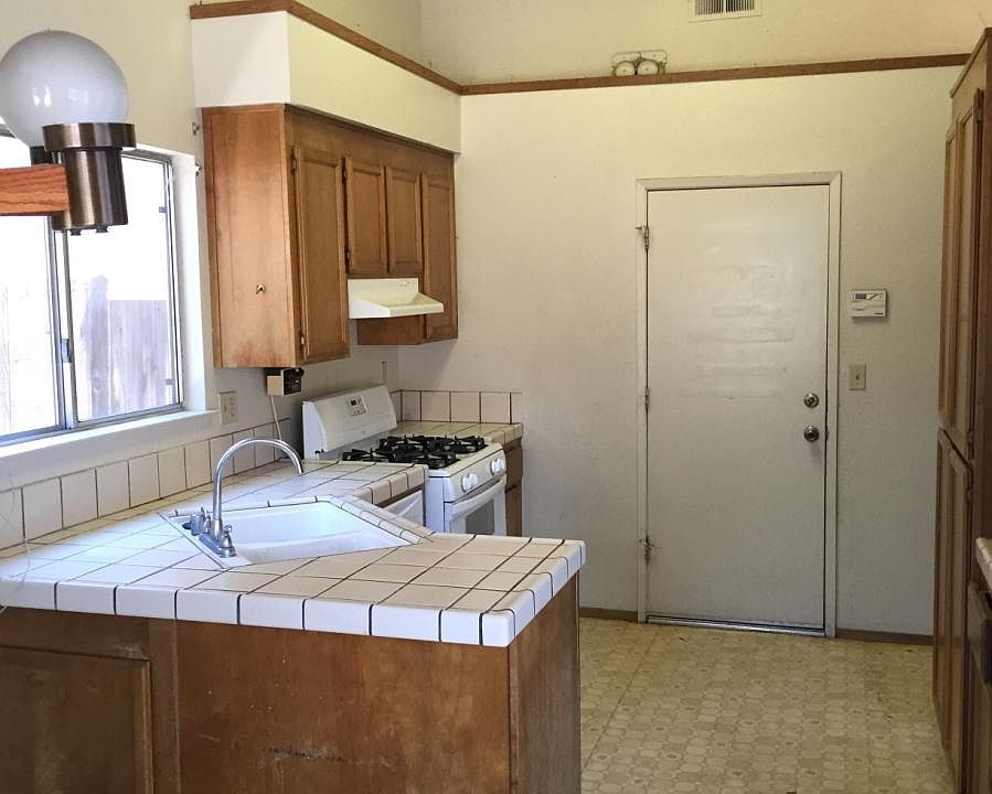 2nd image of 5798 Livingston Ct