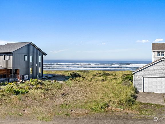 3rd image of 406 Dune Crest Drive