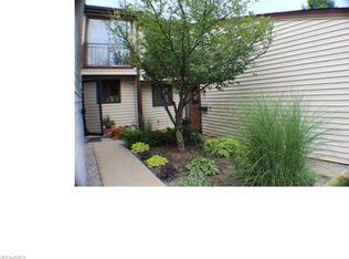 15284 Pine Hill Trl, Middleburg Heights, OH 44130
