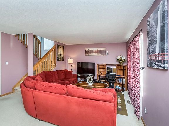 3rd image of 807 White Ivy Pl NE