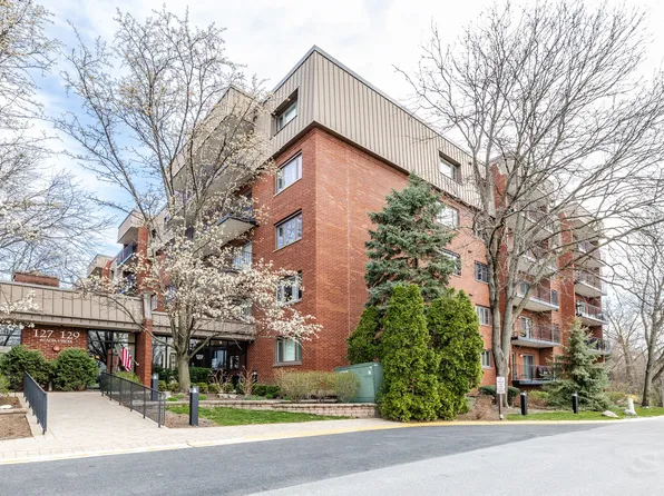 129 Acacia Cir APT 110e, Indian Head Park, IL 60525