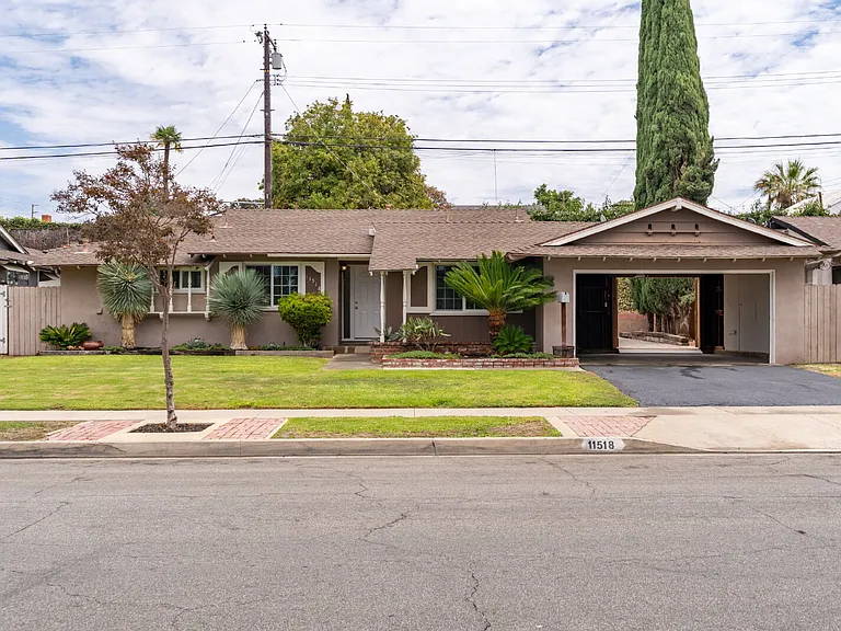 11518 Toerge Dr — Photo 3