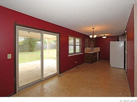 5th image of 410 Fairlane Dr