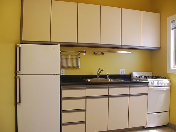 Kitchen before remodeling