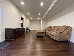 1 bed, 5500 sqft, $900 — Photo 4
