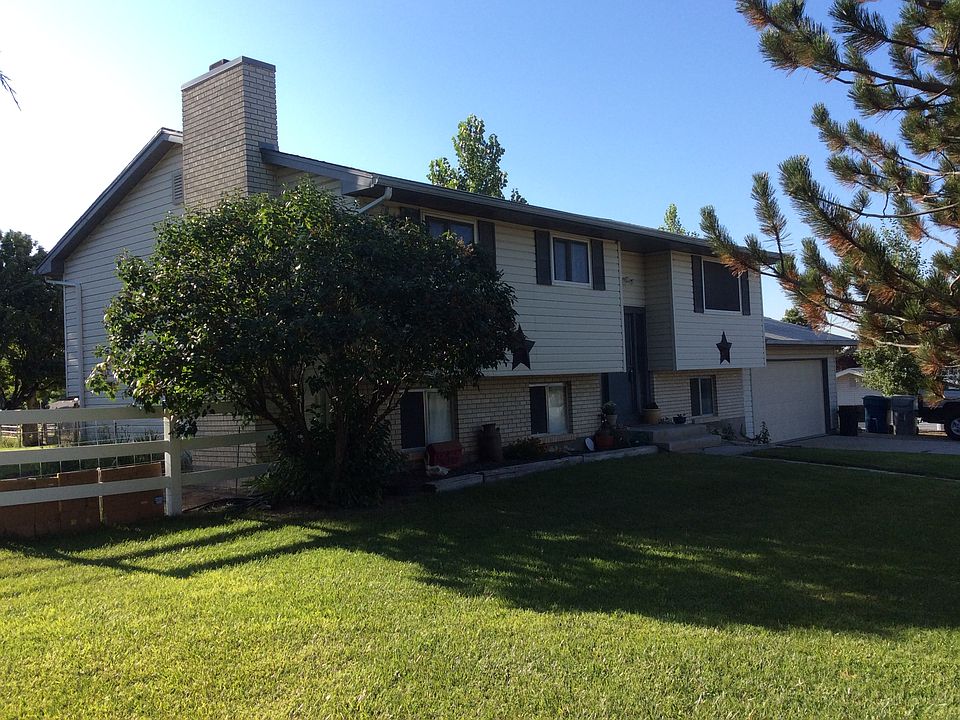 1st image of 28 S Dewey Ln