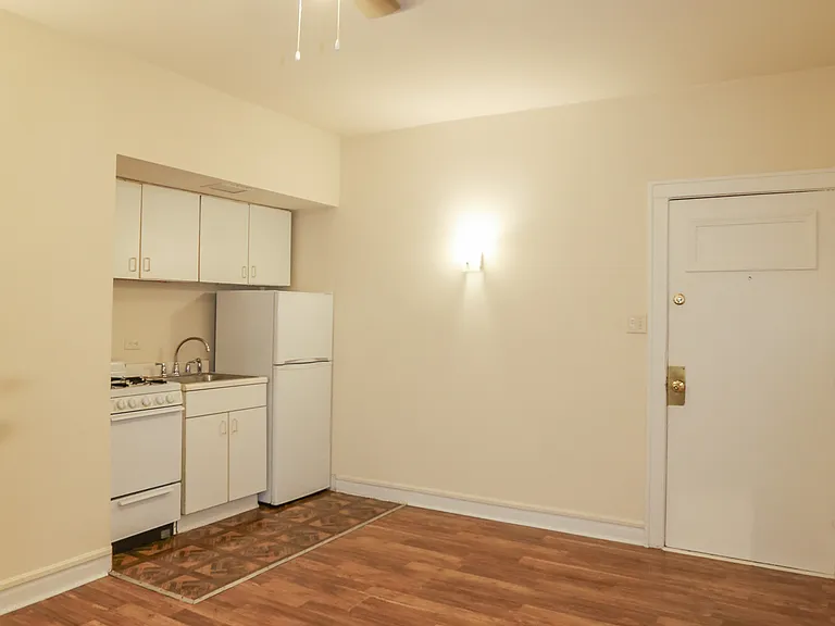 6913 N Lakewood Ave #403 — Photo 2