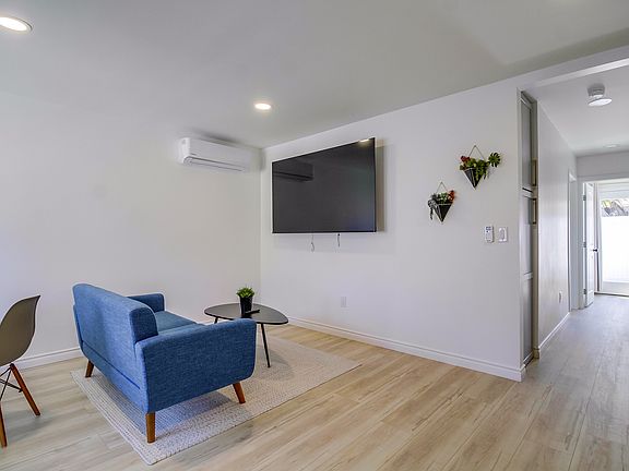 3rd image of 4774 Aragon Dr