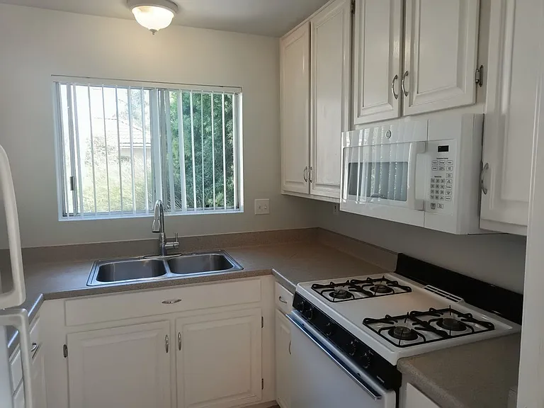 3654 42nd St — Photo 3