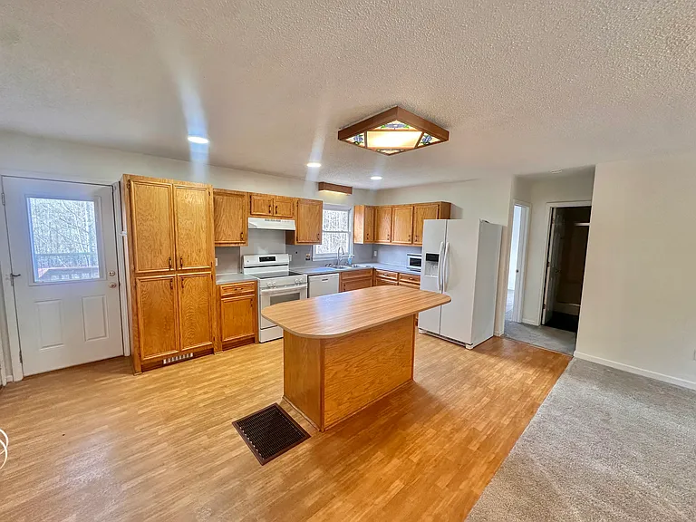 1571 Dehart Community Center Rd — Photo 4
