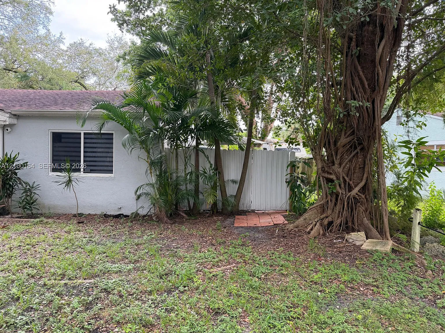 Green Oaks — Photo 3