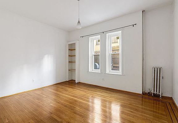 3rd image of 60 6th Ave #2L
