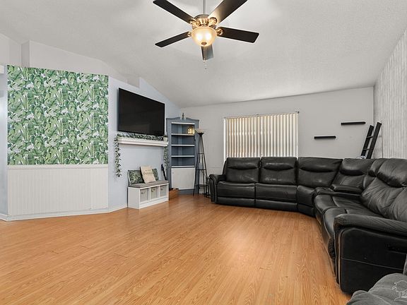 5th image of 28 Easton St