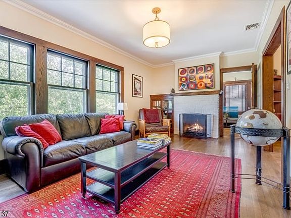 3rd image of 44 Walnut Cres