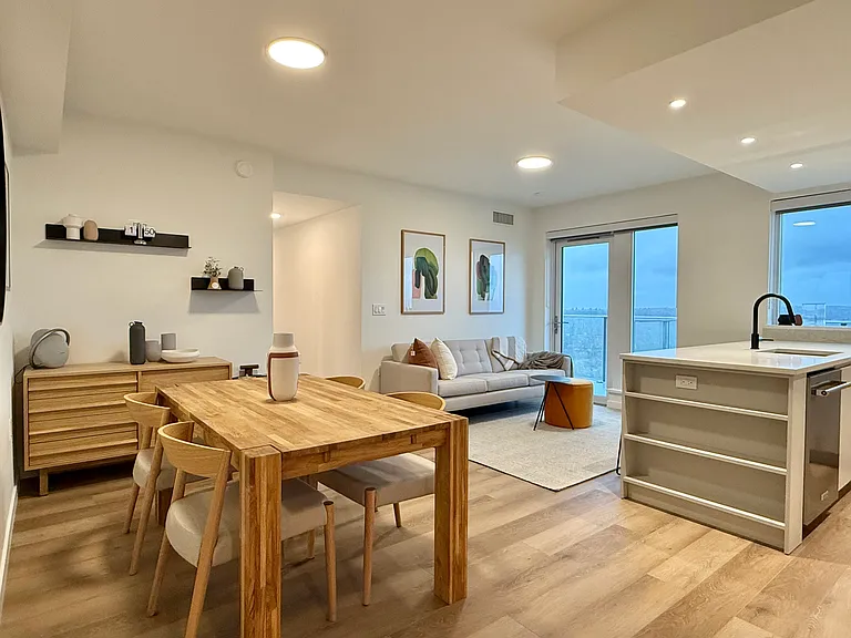 2488 Granville St — Photo 152