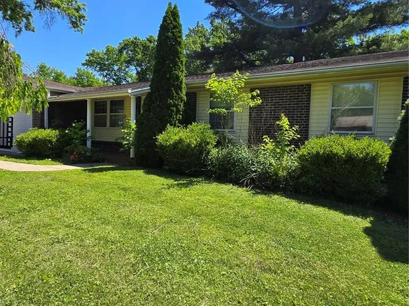 1116 Monaco Ln, Saint Charles, MO 63303