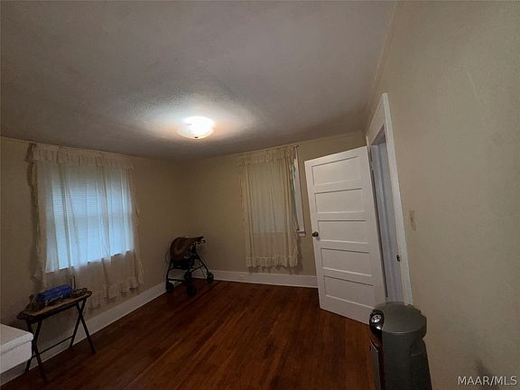 5th image of 2038 Carlo St