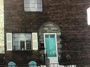 122 W Garrison Rd, Brookhaven, PA 19015