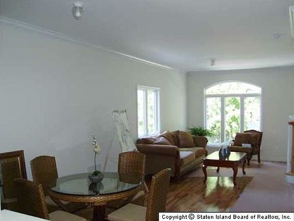 5th image of 112 Ashworth Ave