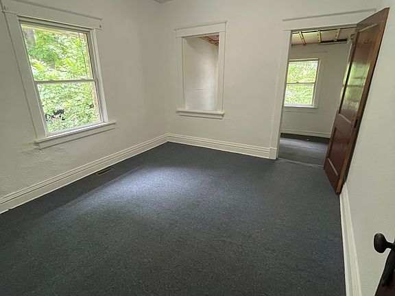 2nd image of 4404 Genessee St