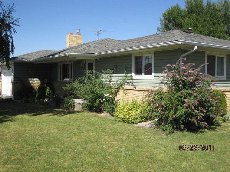 2nd image of 1076 Desert View Dr