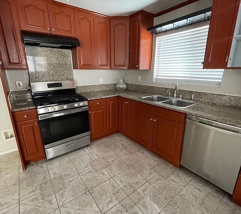 1st image of 220-222 W Santa Cruz St