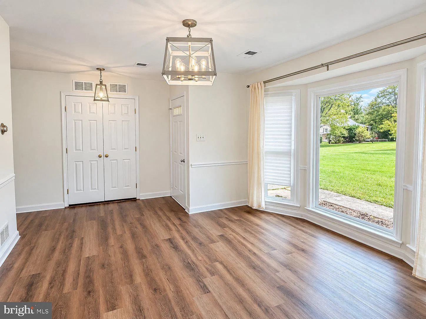 4 bed, 3.0 bath, 2100 sqft, $3,500 — Photo 4