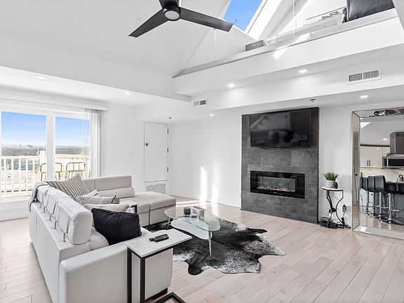 4th image of 348 Rantoul St Unit 302