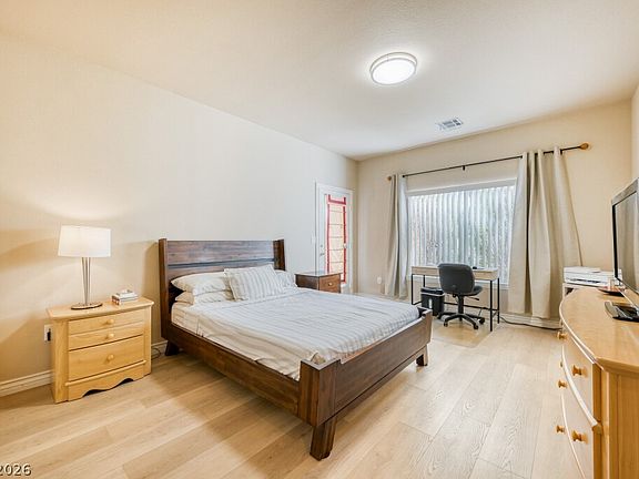 4th image of 7725 Brilliant Forest St