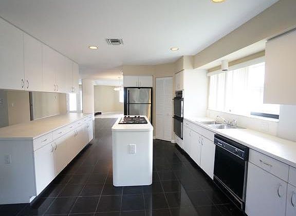 5th image of 3930 NW 73rd Ave