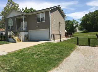 112 S Neunaber Dr, Bethalto, IL 62010