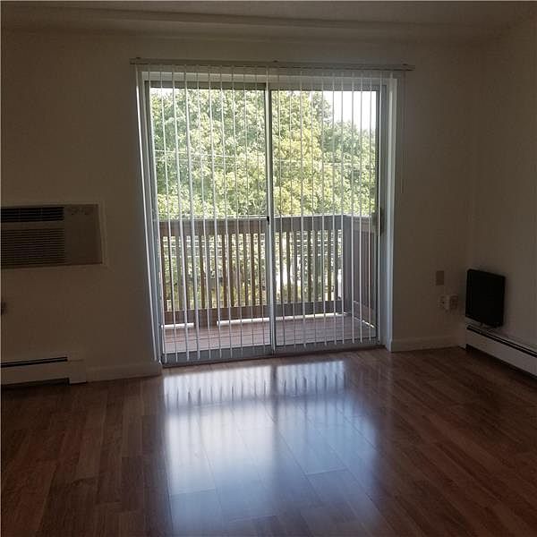 2nd image of 368 Lincoln St APT 6