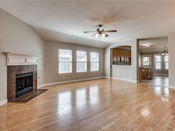 3rd image of 2100 Del Mar Ct