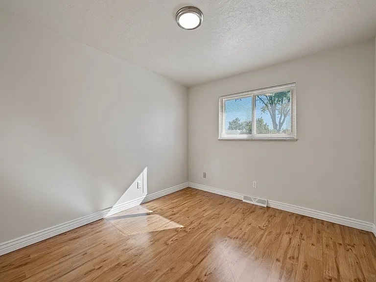 821 35th Avenue Ct — Photo 9