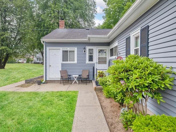 25 Pheasant Way, Chicopee, MA 01022