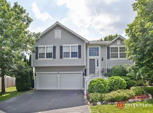 1017 E Millstone Cir, Lake Villa, IL 60046