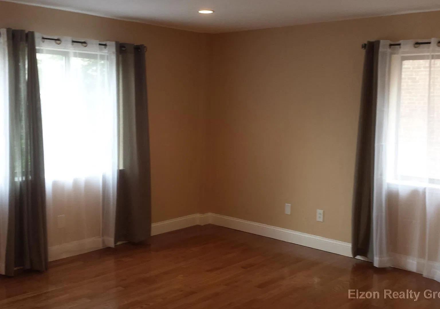 3 bed, 1.5 bath, $4,800 — Photo 3
