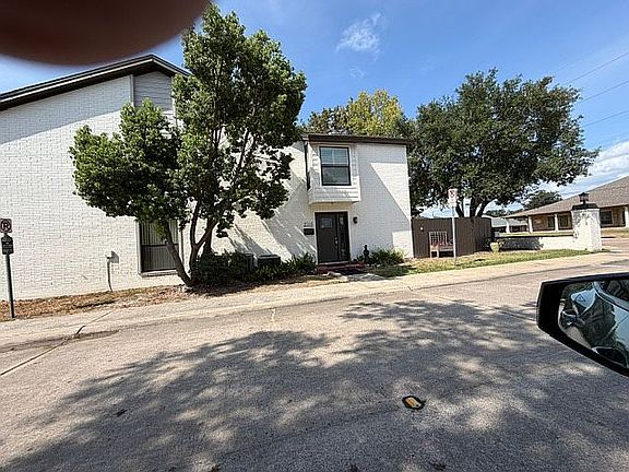 4th image of 2310 Lake St
