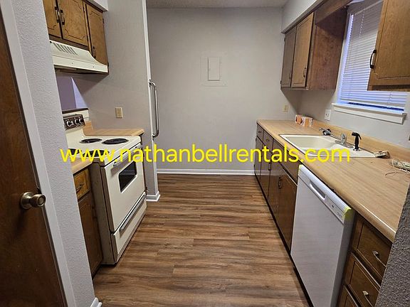 4th image of 3762 Clarksville St
