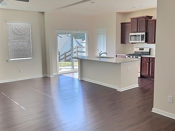 4th image of 26 Pointe Pl