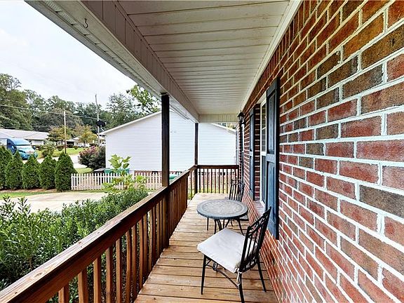 2nd image of 696 Dogwood Cir