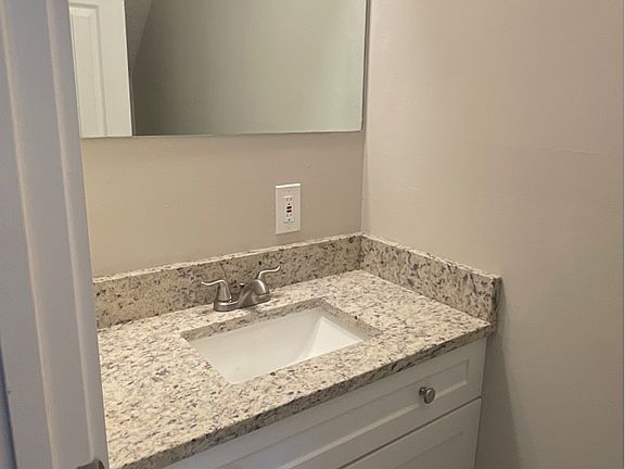 4th image of 4121 Oakwood Vlg #D