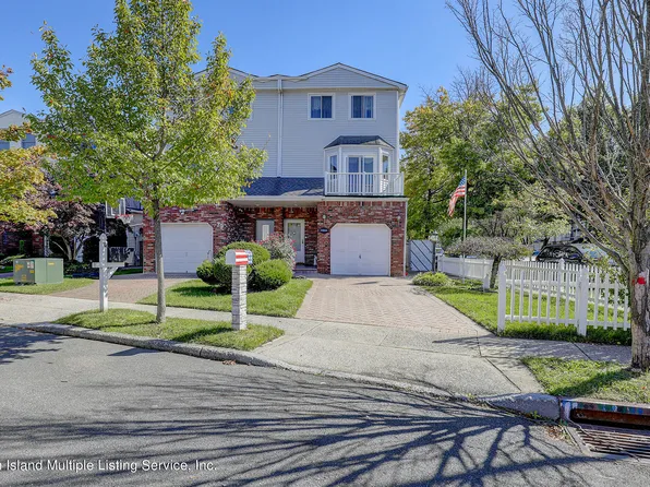 81 Dina Ct, Staten Island, NY 10306