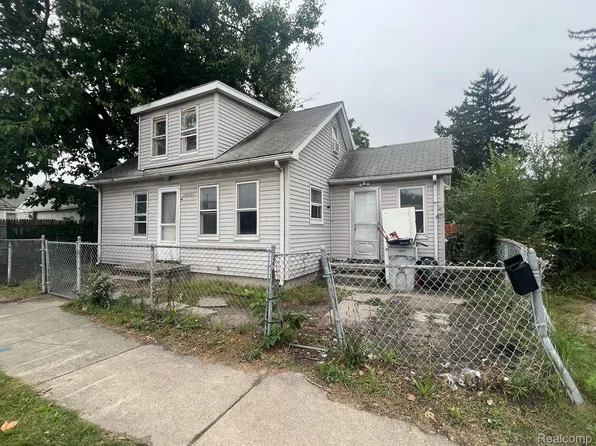 20805 S Chrysler Dr, Hazel Park, MI 48030