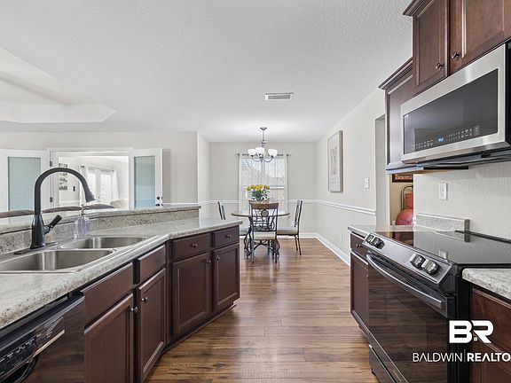 4th image of 21687 Bartlett Ln