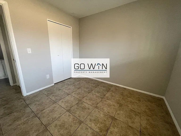 1050 N July Cir — Photo 11